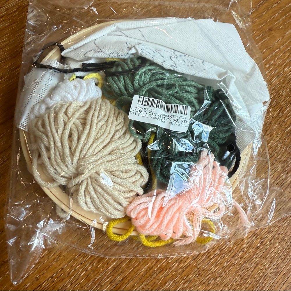 DIY Punch Needle Kit - Embroidery Kit with Yarn and Hoop Little Lamb NEW